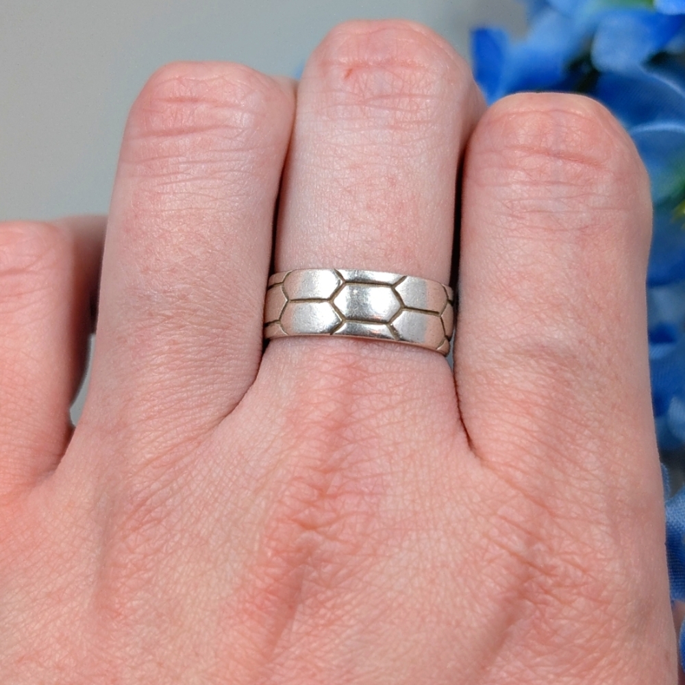 925 Sterling Silver Signed Vinyage Textured Band Ring Size 8